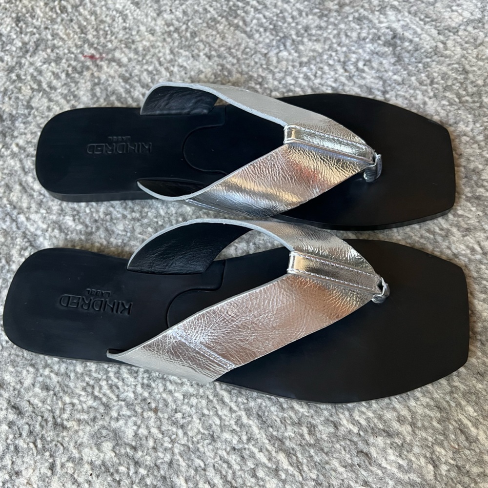 Kindred Label Hannah Thong Silver Foldable Leather Sandals size FR 39 US 8-8.5 - Picture 3 of 13